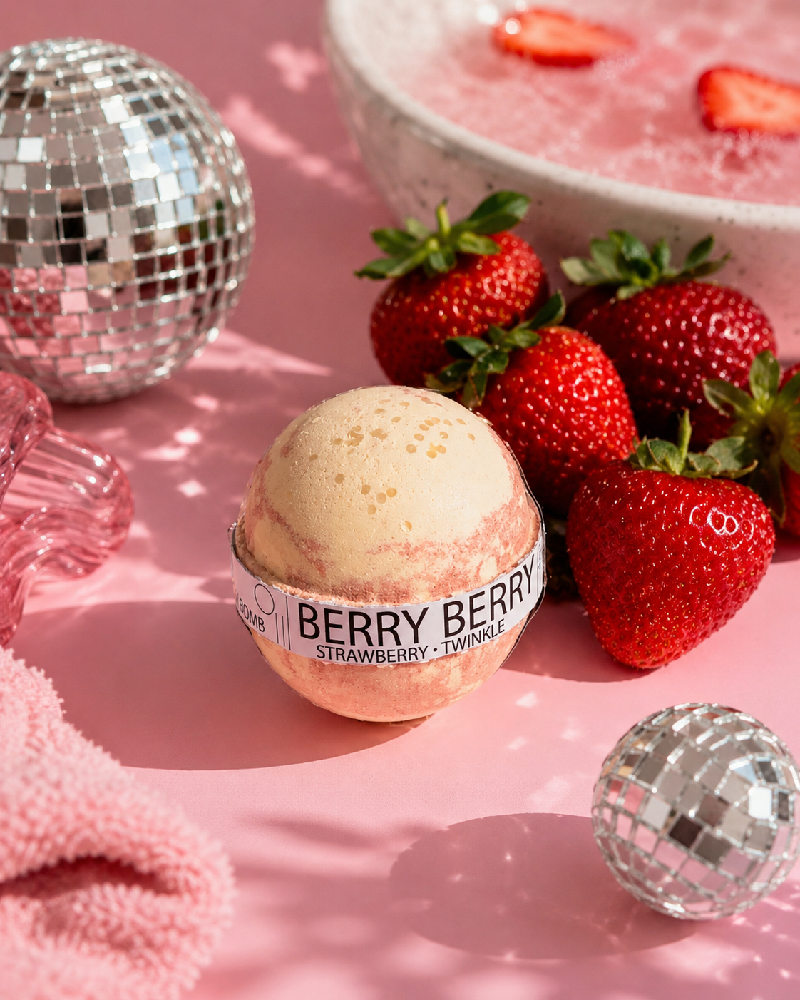 Berry Berry Strawberry Bath Bomb – 8oz